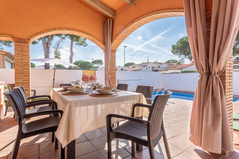 Fully equipped beautiful house with private pool, barbecue & patio | Pets allowed — photo 4