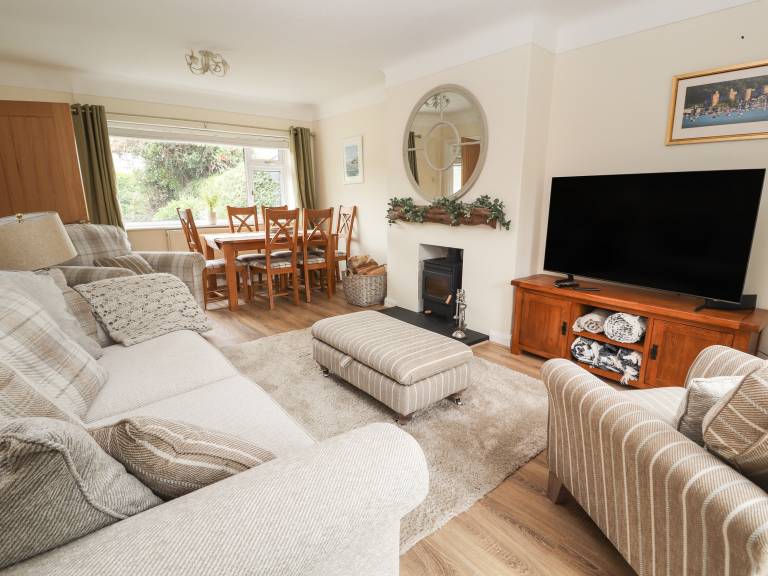 Child-friendly beautiful cottage with yard & jacuzzi | Beach view | Dogs allowed — photo 3