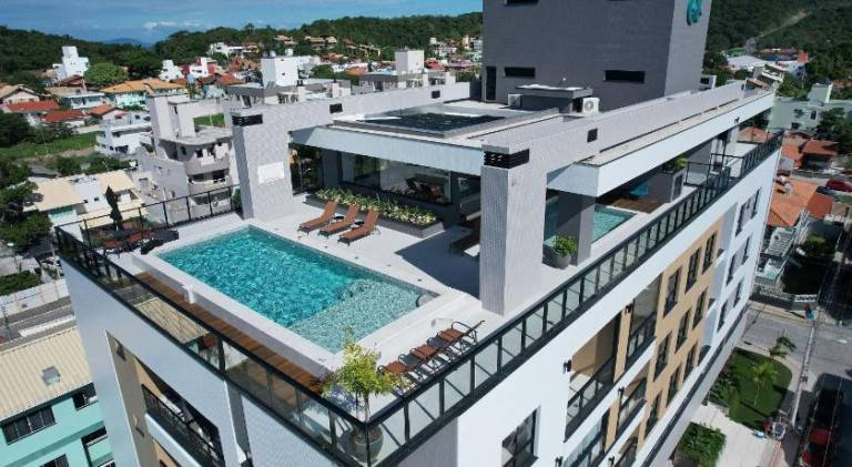 Apartment with pool — photo 4