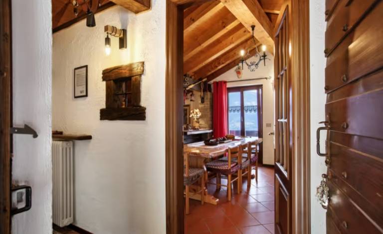 Chalet with garden, grill & patio — photo 4