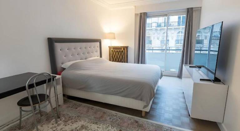 Fully equipped rental apartment with jacuzzi & terrace | Next to Arc de Triomphe | Suitable for remote work | Pets allowed — photo 2