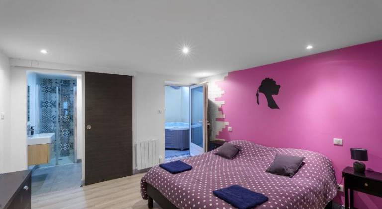 Holiday apartment with jacuzzi — photo 2