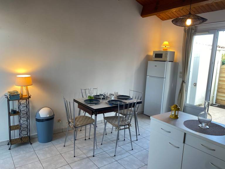 Vacation home with patio | Close to the beach | Pet-friendly — photo 4