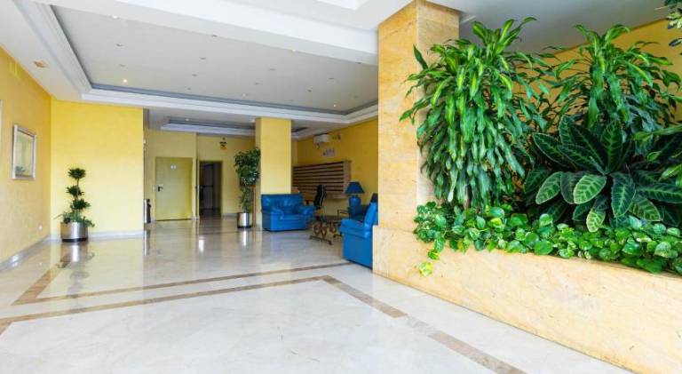 MARBELLA HOME RENTALS - Marina Banus, Puerto Banus, Cozy 2BR, parking & pool — photo 5