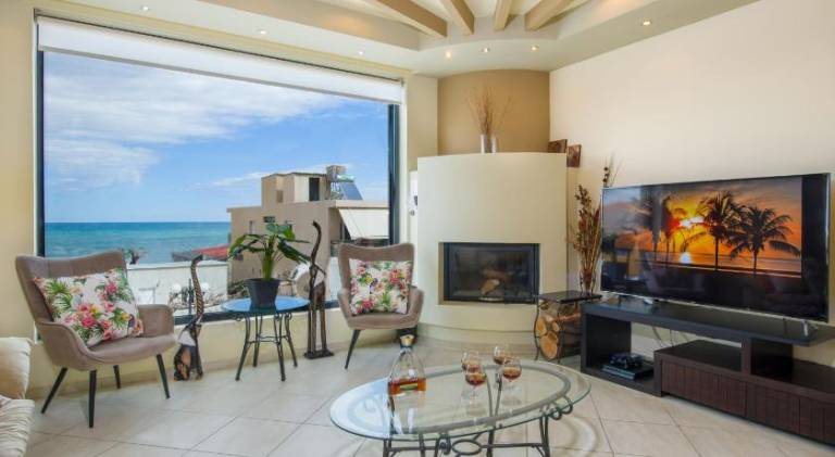 Manolia Dream Apartment 3-bedrooms 30m to the beach in Chania
