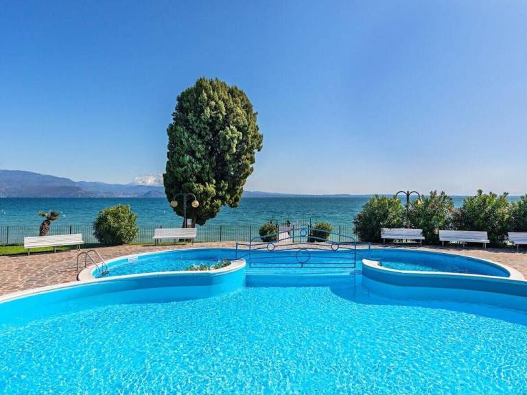 Nice vacation home with pool & terrace | Suitable for remote work | Dogs allowed in Manerba del Garda