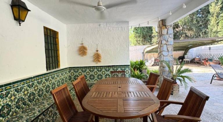 Villa with pool — photo 5