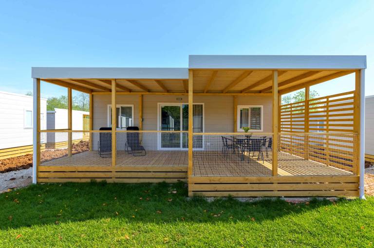 Nice mobile home with terrace, pool & yard | Pets allowed — photo 3