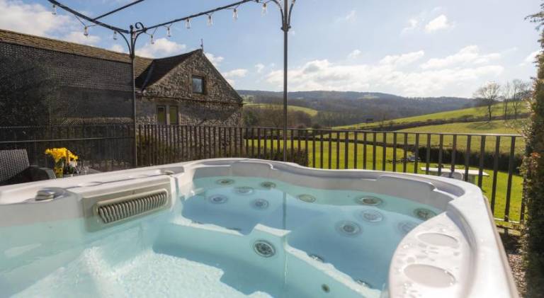 Cosy 2 bedroom apartment, terrace with Hot Tub 8am - 10pm plus private daily use of indoor pool and — photo 2