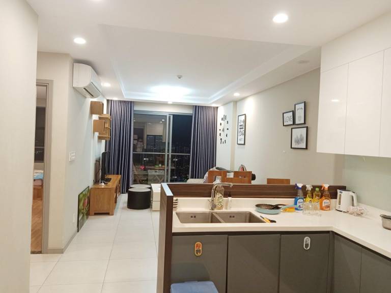 High View. Cheap. Luxury, 2BR, 2WC, free gym, pool in Ho Chi Minh City