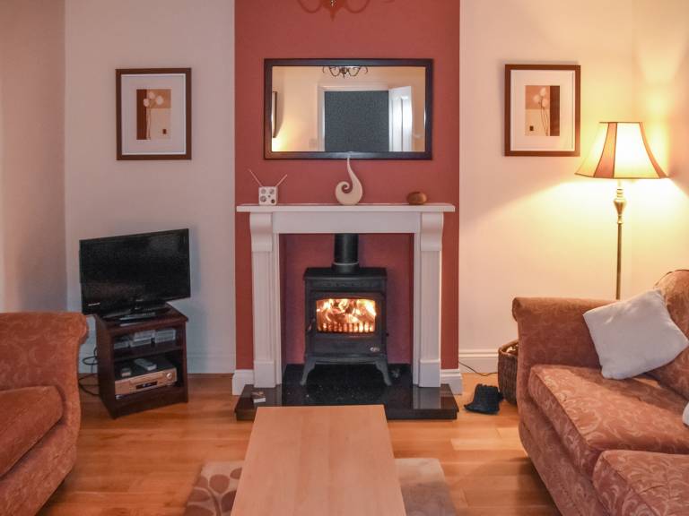 Cottage with yard | River view in Wells-next-the-Sea