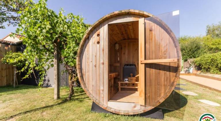 Lodge with terrace, sauna & yard | Pets allowed — photo 4
