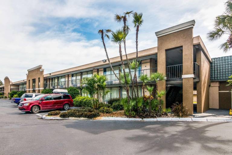 Rodeway Inn and Suites Lakeland in Lakeland, FL