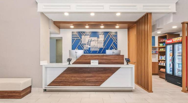 Holiday Inn Express Hotel & Suites Bloomington-Normal University Area By IHG — photo 3