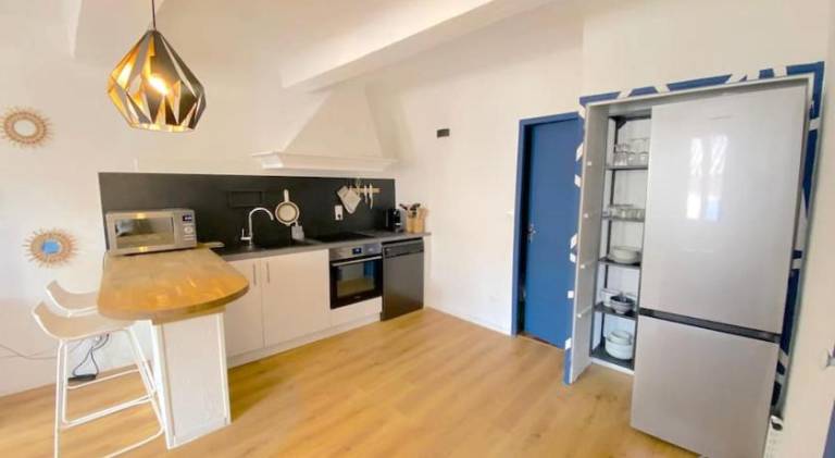 Rental apartment with patio — photo 3