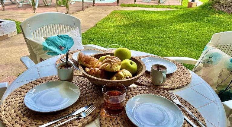 Holiday apartment with private pool, patio & yard | Suitable for remote work in San Bartolomé de Tirajana