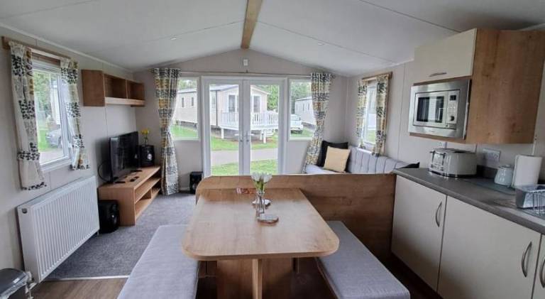 Vacation home with pool in Great Yarmouth