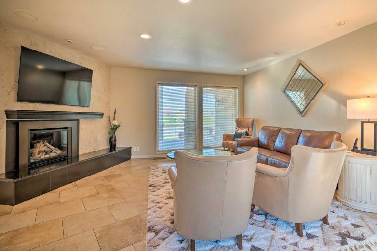 Moses Lake Retreat w/ Salt Water Hot Tub! — photo 3
