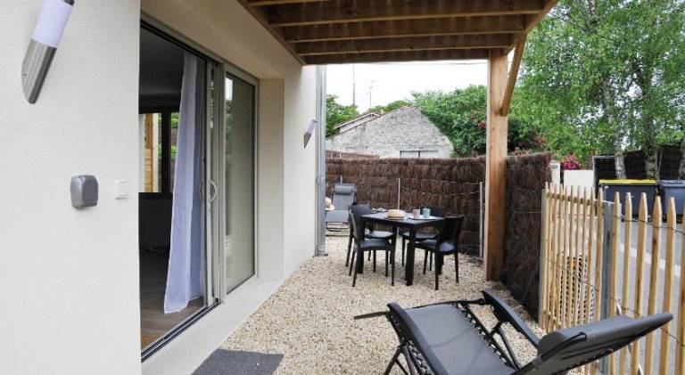 Serviced apartment with garden & patio — photo 5