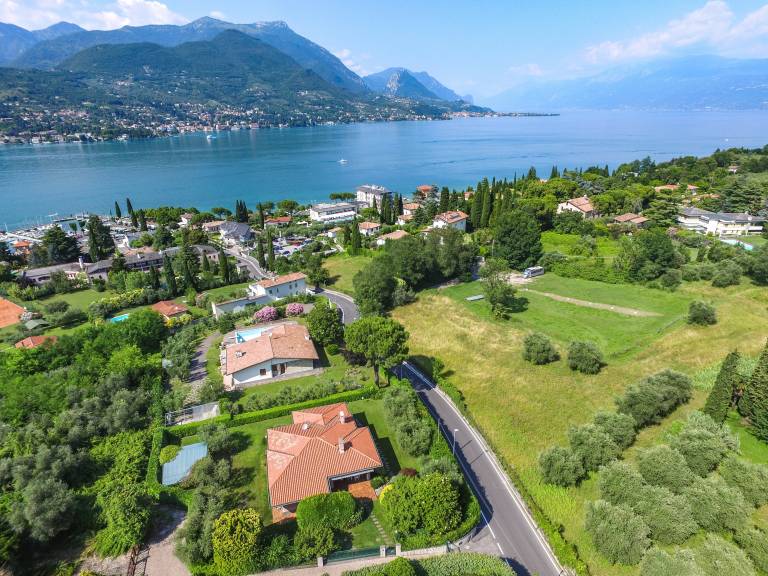 Villa with garden, grill & terrace | Lake view — photo 3