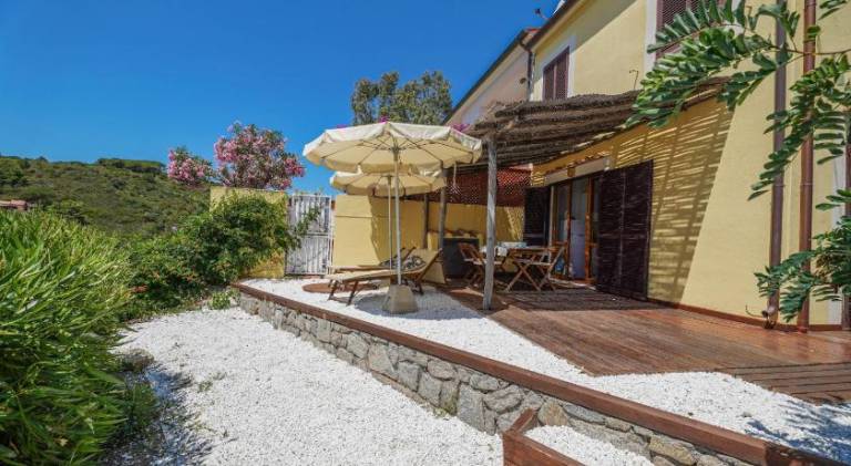 House with patio & yard in Campo nell'Elba
