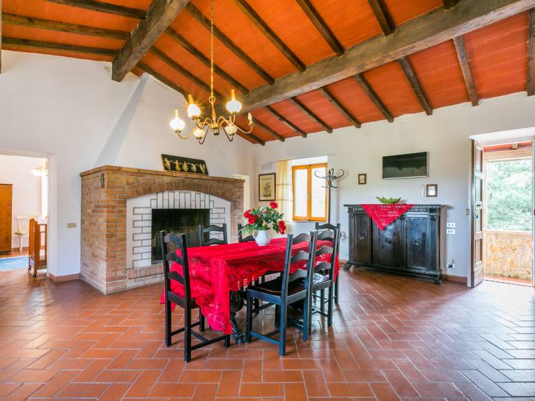 Vacation home with private pool, BBQ & yard | Nature view — photo 4