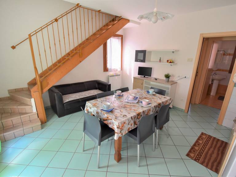 Nice apartment with patio, pool & yard | Pets allowed — photo 3