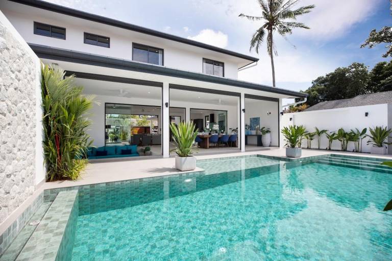 Luxury pool villa 4 bedrooms at Rawai beach, Rawai in Rawai