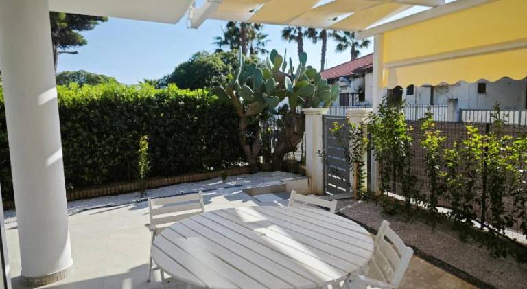 Pleasant vacation home with yard & patio | Beach nearby | Pets are welcome — photo 3