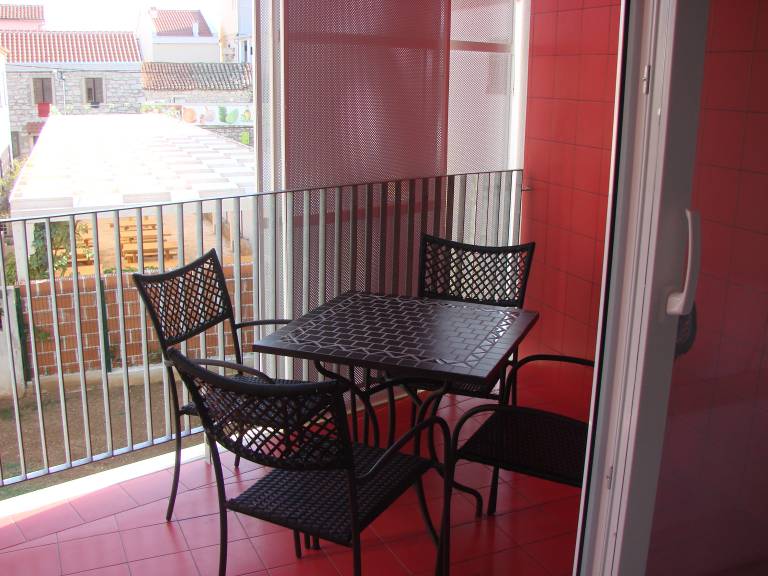 Rental apartment with terrace, garden & barbeque | City view — photo 5