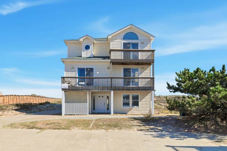 Carolinian II Oceanfront Dog Friendly, Private Pool, Hot Tub Nags Head — photo 3