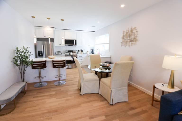 THO752 Modern 2BR/2BA Gem near MIT Central Cambridge — photo 3