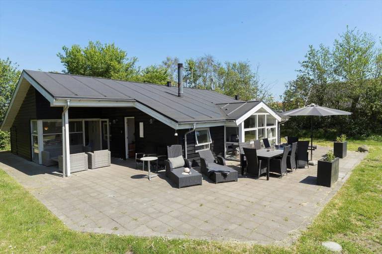 House with sauna, jacuzzi & barbecue in Ebeltoft