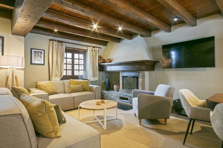 Child-friendly vacation home with terrace | Mountain view | Close to the ski | Pets allowed in Lleida