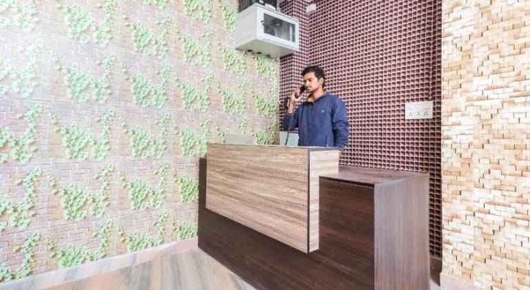 Hotel O The Velvet Chinhat Tiraha