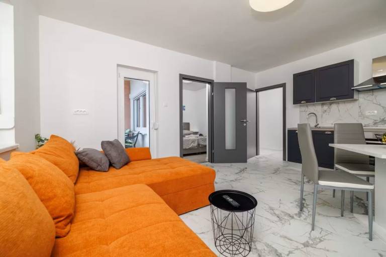 Apartment with yard & barbecue | Sea view — photo 4