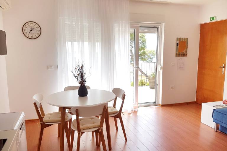 One bedroom apartment with terrace and sea view Rovinj (A-3373-b) — photo 3