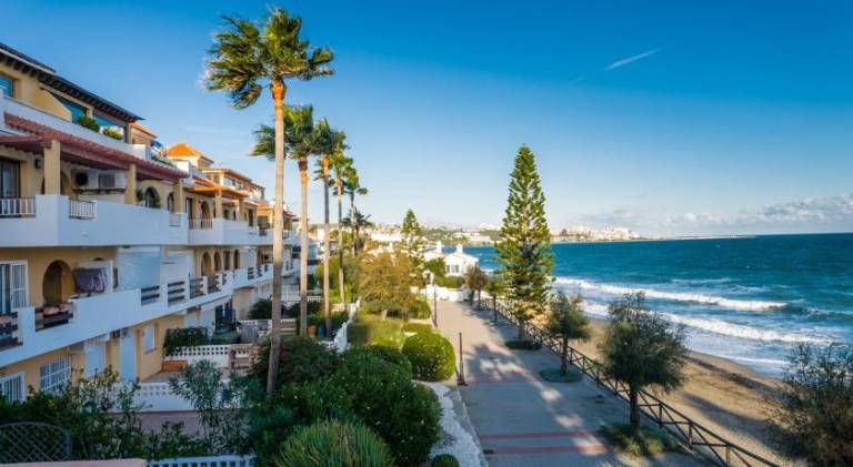 Holiday apartment with terrace in Estepona