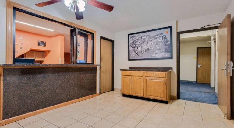 Hillside Inn & Suite — photo 4
