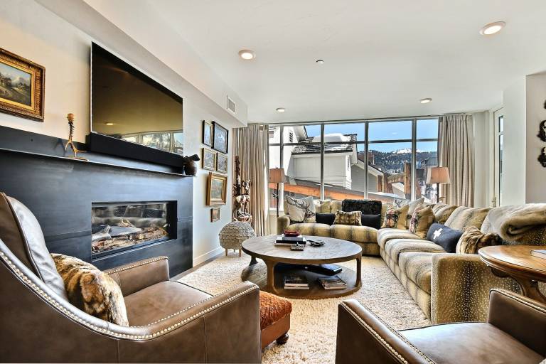 Family-oriented charming condo with barbeque & jacuzzi | Mountain view | Ski nearby | Pet-friendly — photo 4