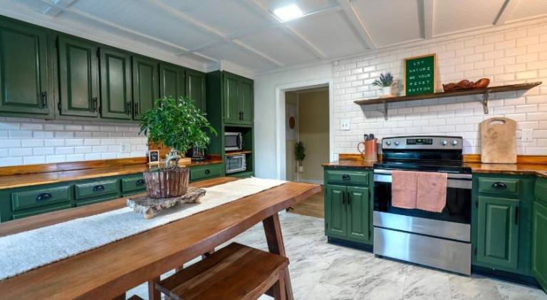 Fern Landing - Modern, Spacious, Firepit, Fully Fenced In Yard — photo 5
