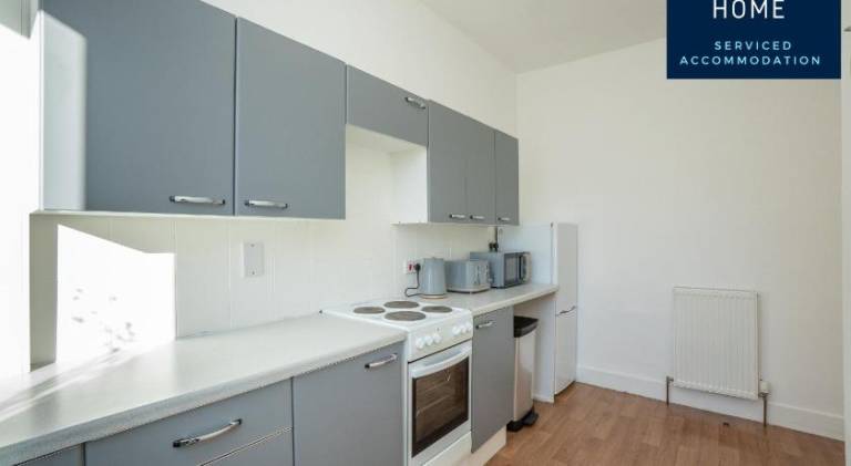 Free Parking Outside LEZ Zone - Dwellcome Home Ltd 3 Double Bedroom Apartment, Fast WIFI, Ideal for — photo 4