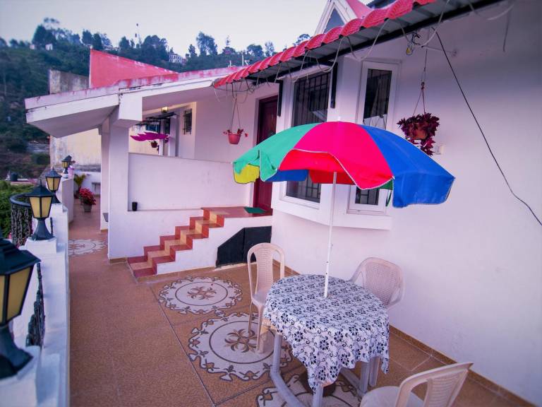 B's Hive Guesthouse — photo 3