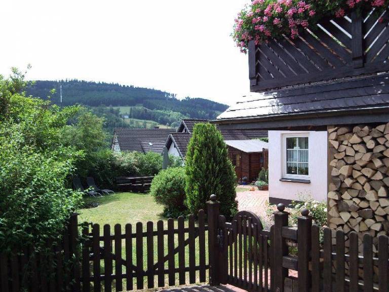 Holiday apartment with yard & terrace — photo 4