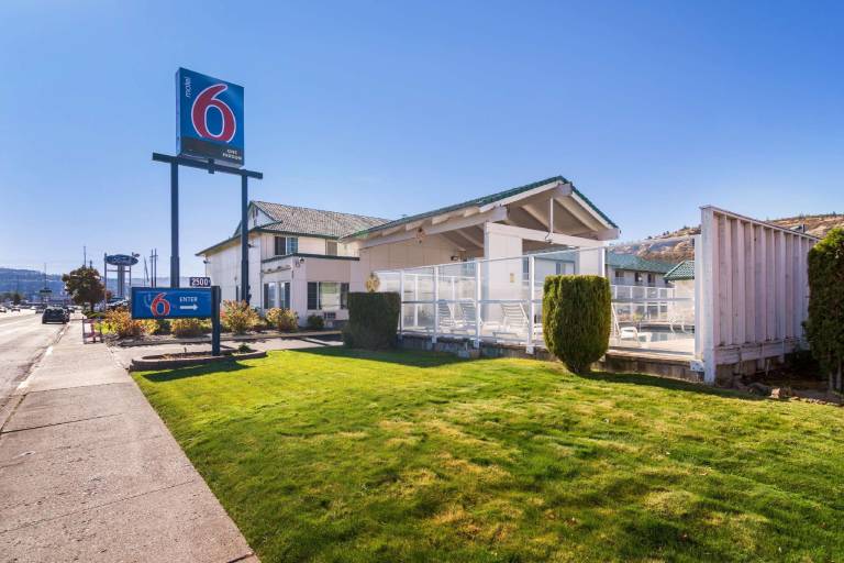 Motel 6 The Dalles, OR — photo 5