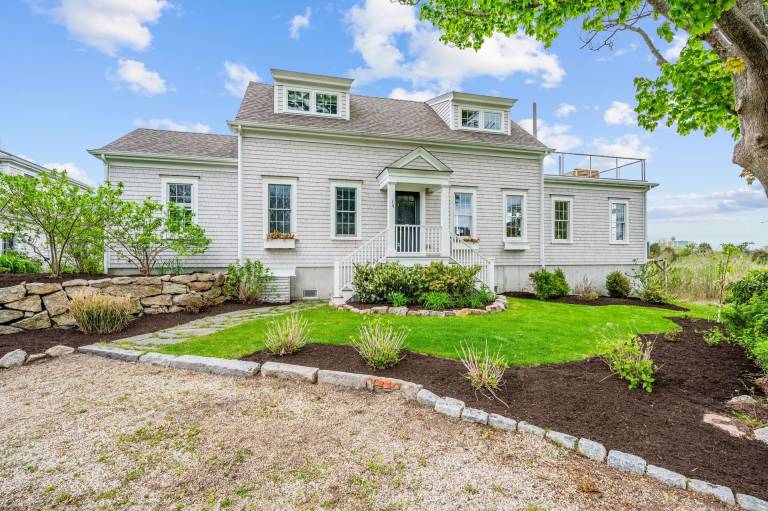 Family-friendly spacious vacation home with terrace, BBQ & garden | Water view | Pet-friendly — photo 4