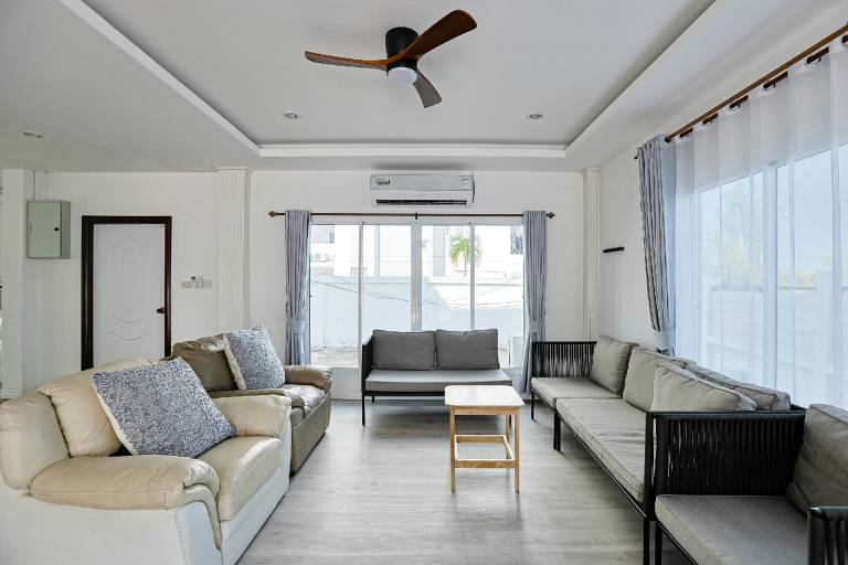 Villa with barbeque, private pool & garden | Water view | Next to the beach | Pet-friendly — photo 2