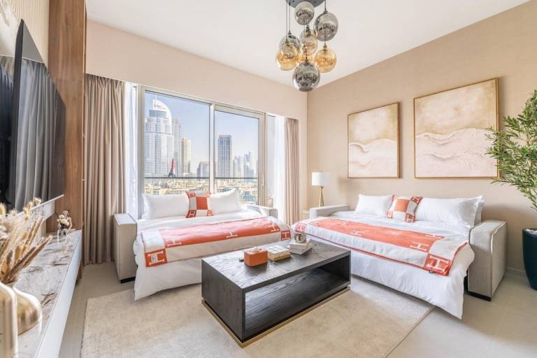 Child-friendly vacation home with terrace, jacuzzi & yard | Close to Burj Khalifa | Suitable for remote work | Dogs allowed — photo 2