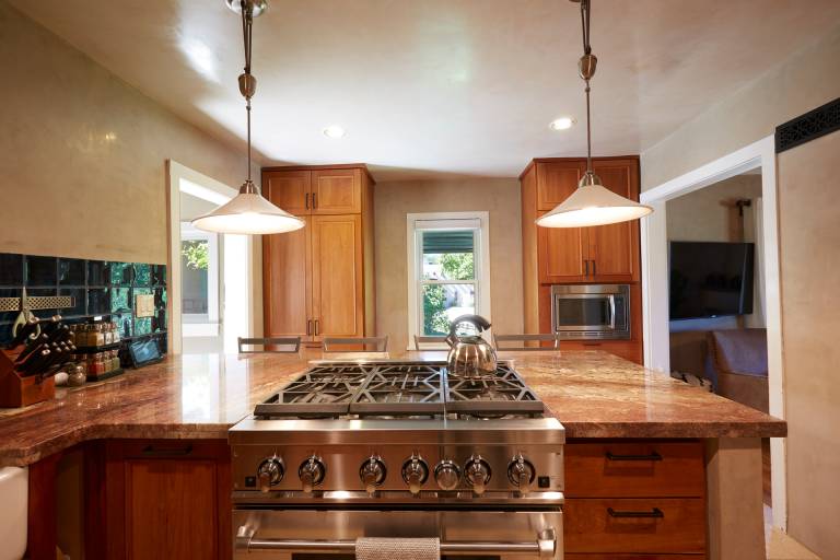 Walk to Plaza 2 Master Suites Great Outdoor Space Great for Families — photo 2