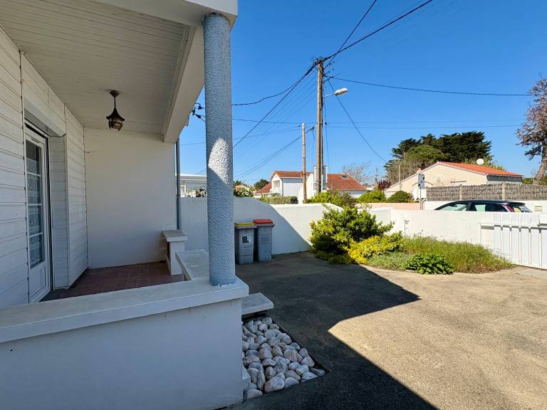 Vacation home with yard & barbecue — photo 2